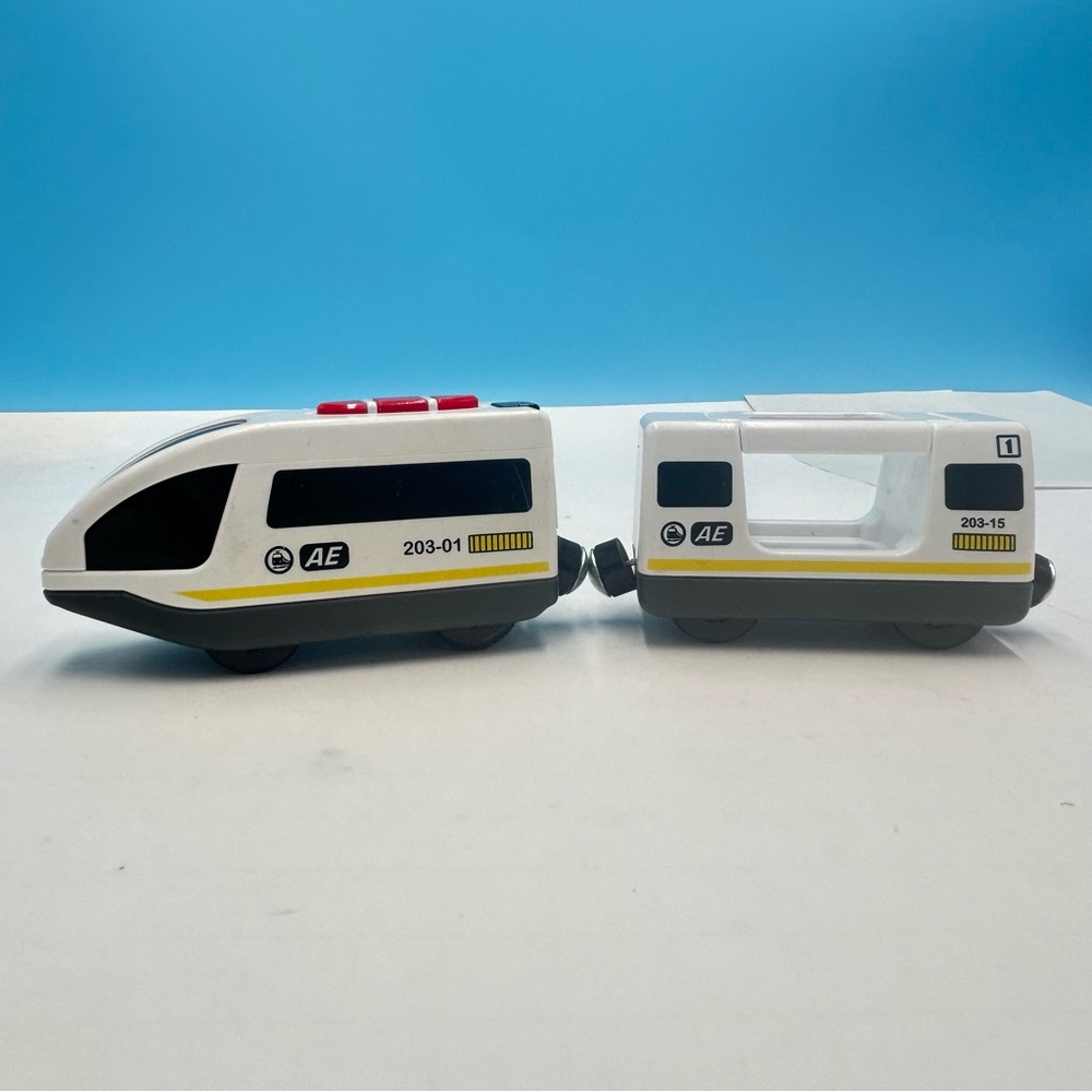 Wooden Railway Finley Tram Shuttle Metro Two Way Battery Operated Train